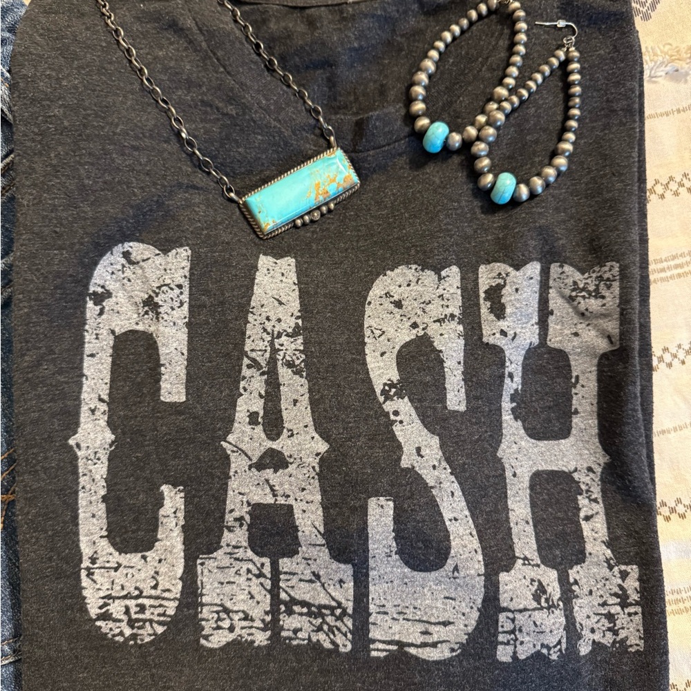 Johnny Cash Graphic TShirt - Picture 2 of 4